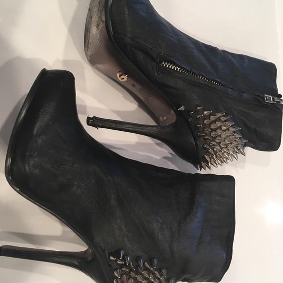 GIVANNO LEATHER SPIKE STILETTO BOOTIES - Picture 8 of 8